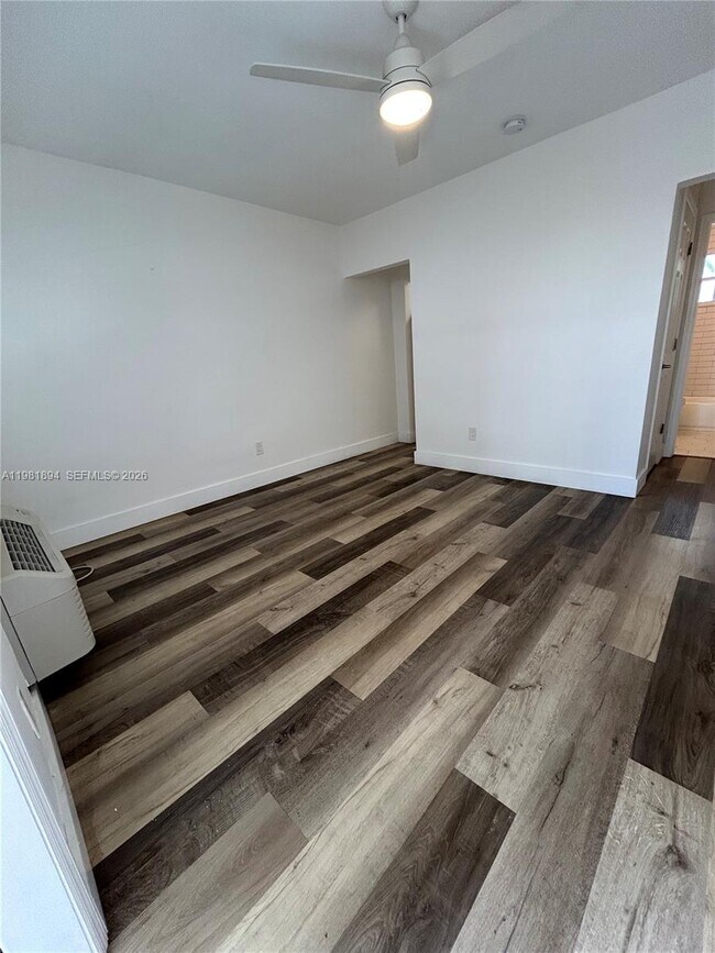Foto del edificio - 571 NE 67th St