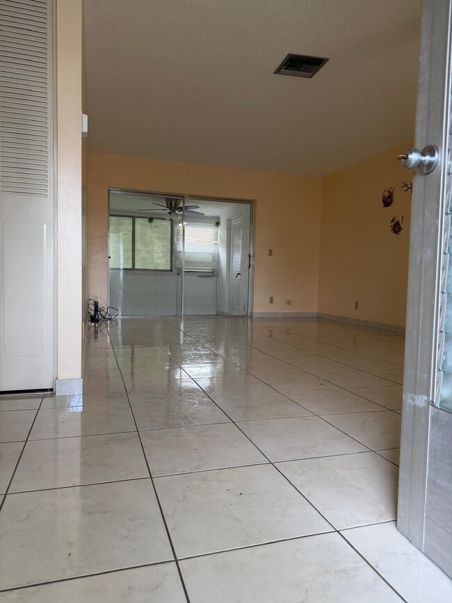 Foto del edificio - 2737 Emory Dr E