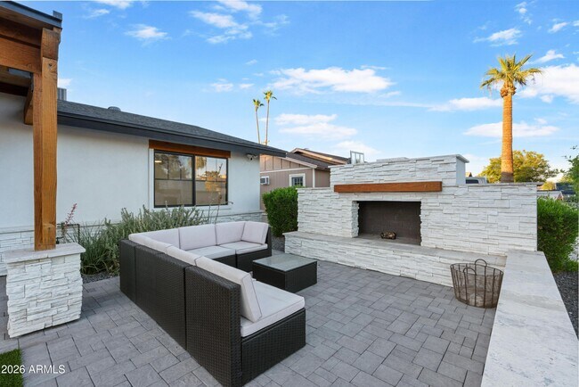 Building Photo - 8614 E Highland Ave