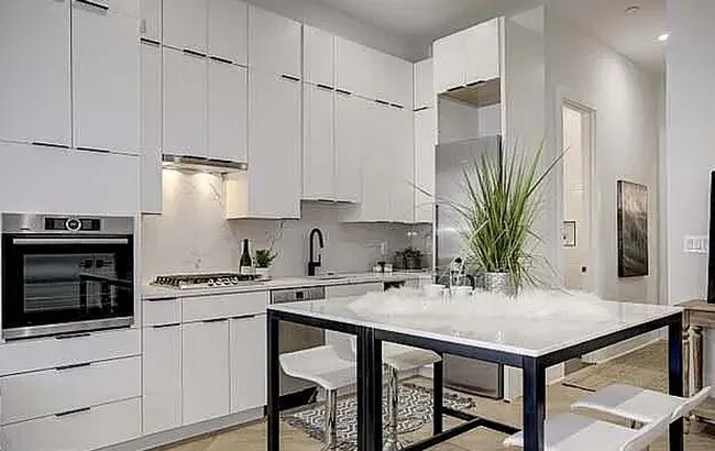 Foto del edificio - Two Bedroom Fully Updated Unit in Logan Circle- Special Offer to Rent!