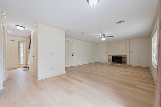 Foto del edificio - 3614 Bee Bayou Ln