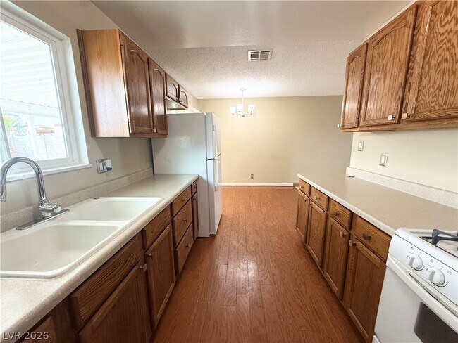 Foto del edificio - 4833 Stillwater Ave