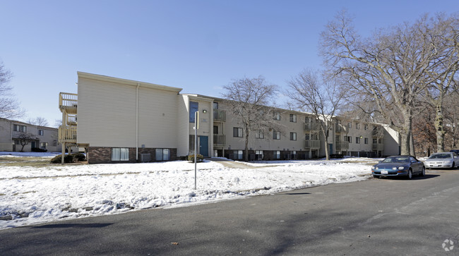 Building Photo - Landmark Apartments