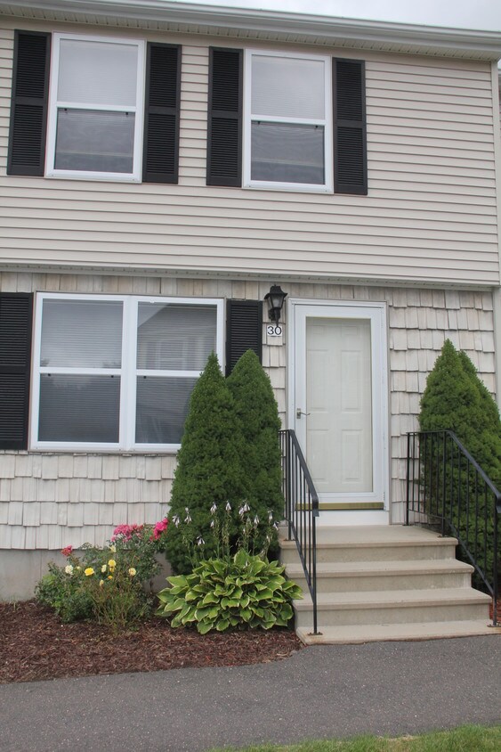 30 Meadowrue Dr, Glastonbury, CT 06033 Townhouse for Rent in