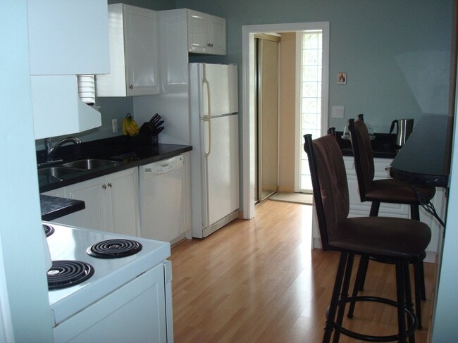Building Photo - 11 Wellesworth Dr