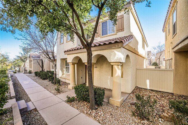 Building Photo - 8568 Primula Ct