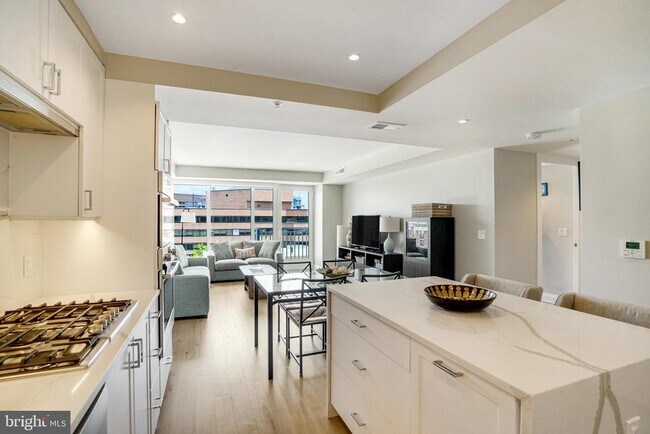 Foto del edificio - 925 N Fairfax St