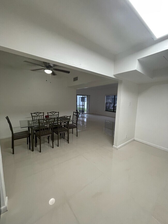 Building Photo - 2718 S University Dr