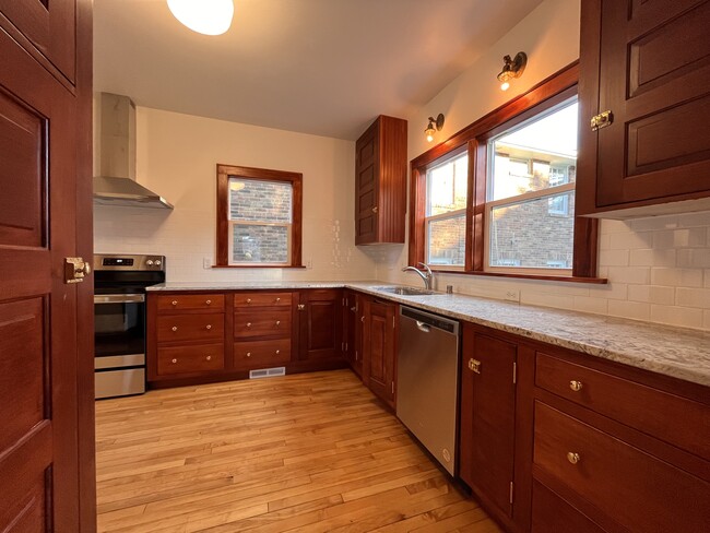 Kitchen - 1325 Chandler St