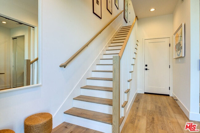 Foto del edificio - 6018 1/2-6018 1/2 Comey Ave