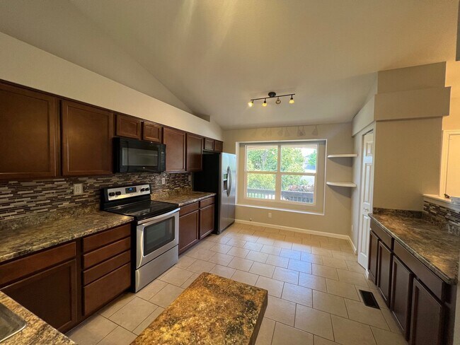 Foto del edificio - Beautiful 4 bedroom ranch style home avail...