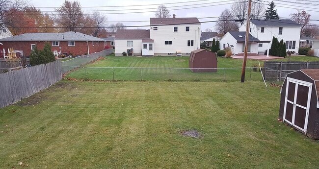 Foto del edificio - 235 Argus Dr