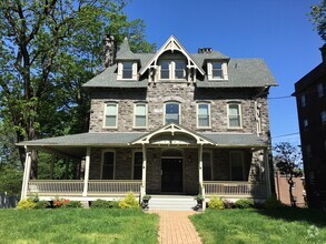 Building Photo - 109 Carpenter Ln