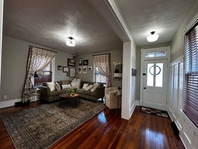 Foto del edificio - Cozy & Updated - 3 BR home in Old SW!