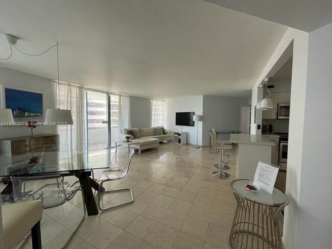 Building Photo - 5161 Collins Ave
