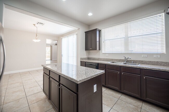 Foto del edificio - Beautiful 4 Bedroom 2.5 bath Home in the Southwest!