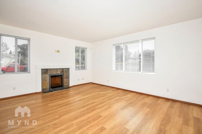 Building Photo - 1412 E 64th St