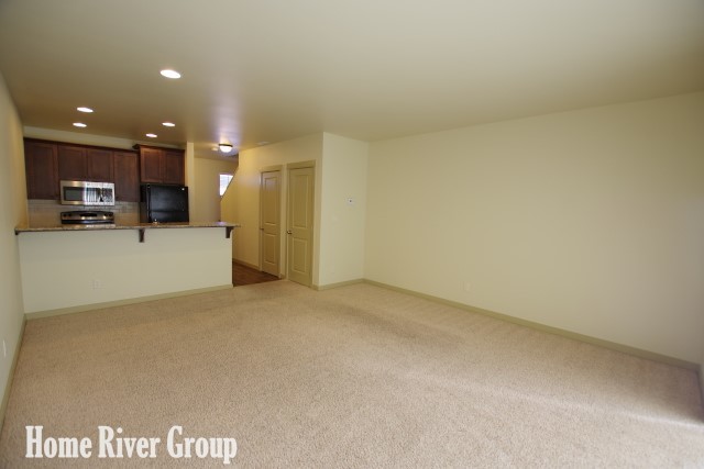 Building Photo - 1465 W Deer Crest St