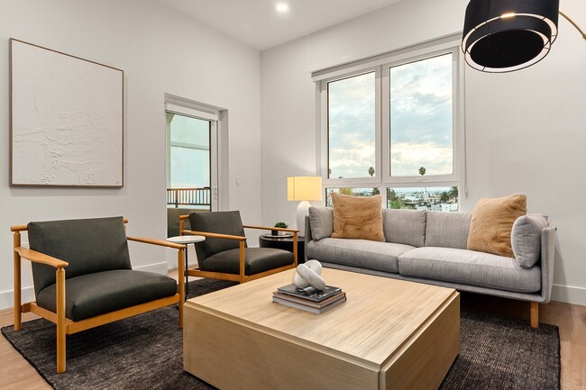 Building Photo - Silhouette Apartments