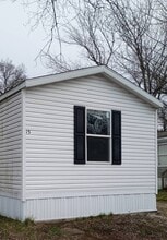 Building Photo - 15 Oak Terrace