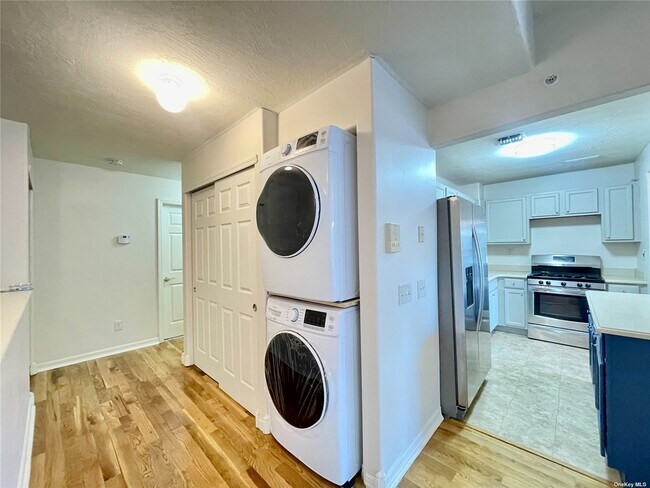 Building Photo - 214 Beach Breeze Pl