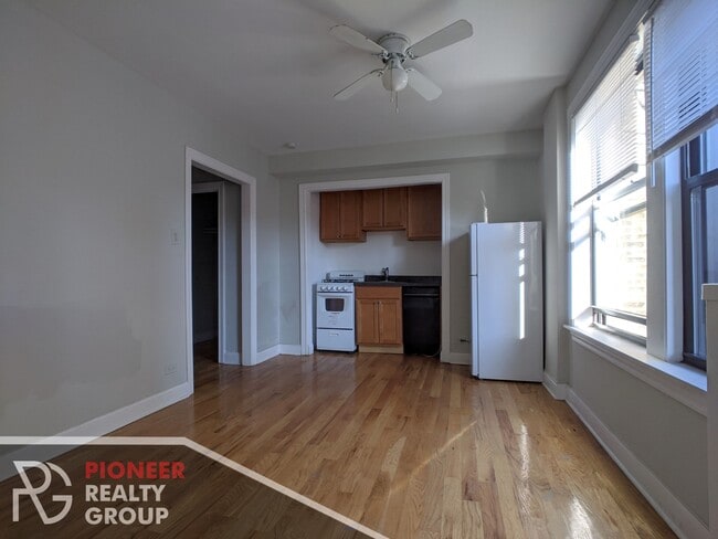 Building Photo - 737 W Belmont Ave