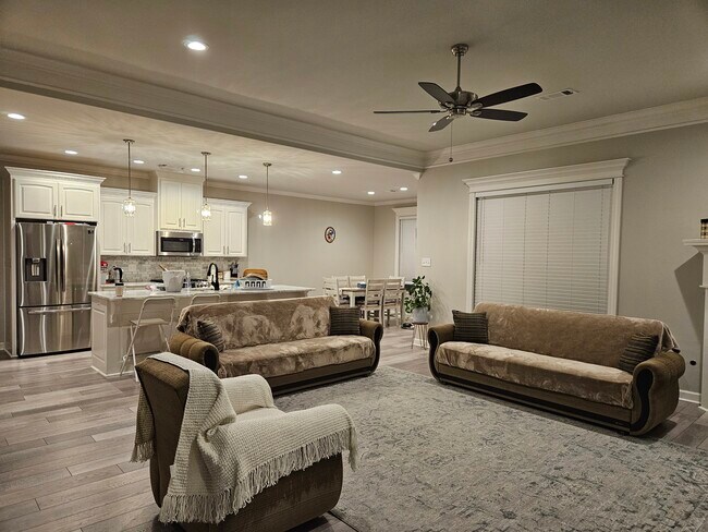 Foto del edificio - 9740 Oak Forest Ln
