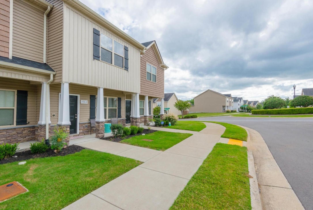 Primary Photo - 1700 Sprucedale Dr