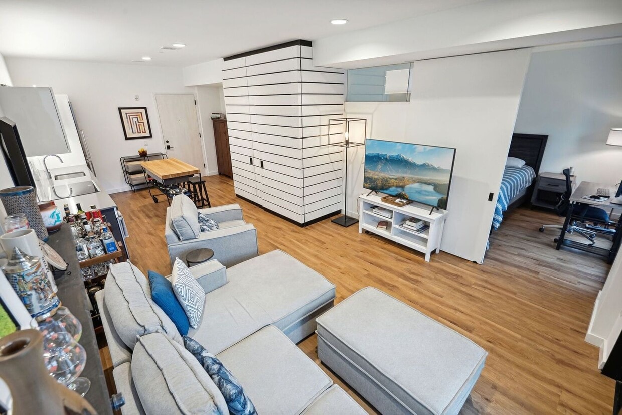 Foto principal - Modern Condo Living in Shaw