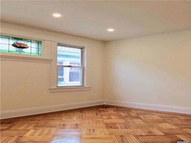 Foto principal - 92-18-92-54 54th Ave