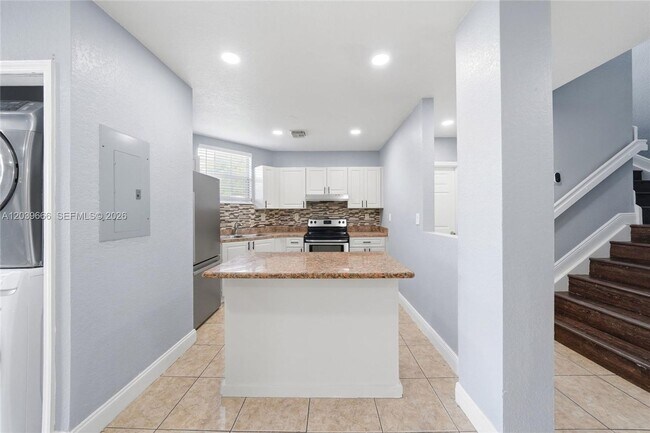 Foto del edificio - 902 SW 8th Pl