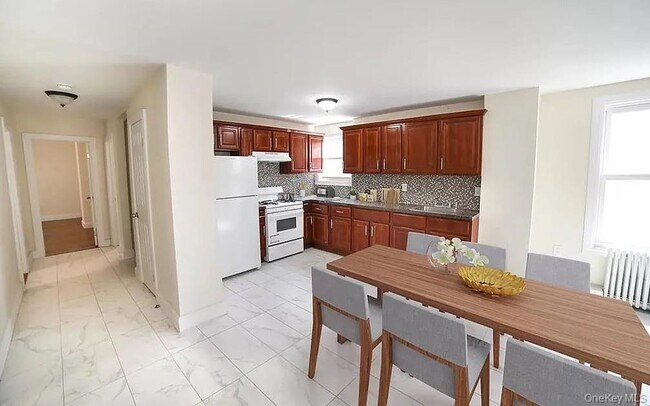 Foto del edificio - 10 Locust Hill Ave