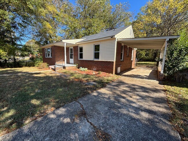 Building Photo - 716 Wilson Rd