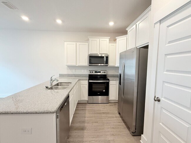 Foto del edificio - Stunning Townhome – Prime Pensacola Location