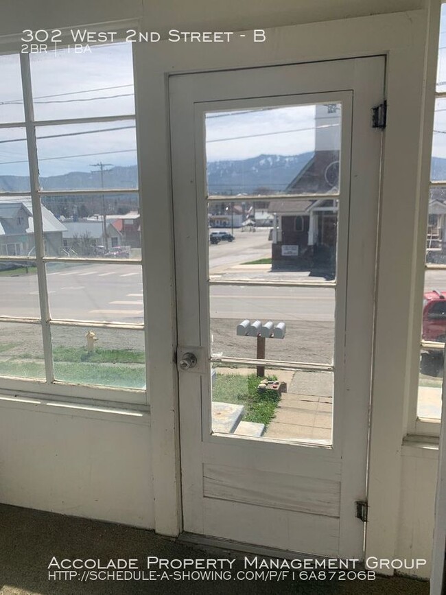 Building Photo - 2 Bedroom 1 Bath Cle Elum Apartment for Rent