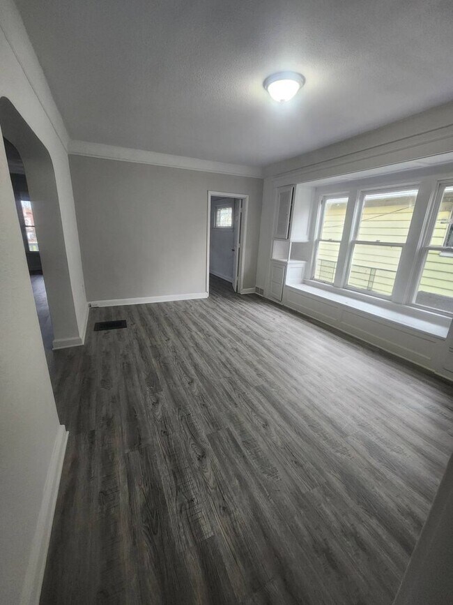 Foto del edificio - 1346 E 82nd St