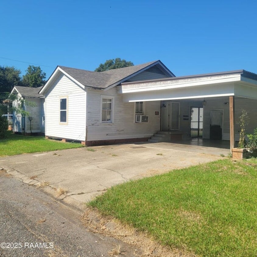 Foto principal - Opelousas: 3 Bed, 2 Bath Home – Section 8 Accepted