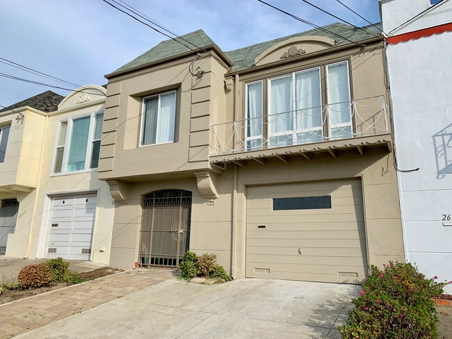 Building Photo - 1690 33rd Ave