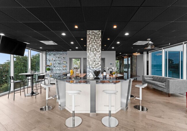 Foto del edificio - 8776 Harbor Cir