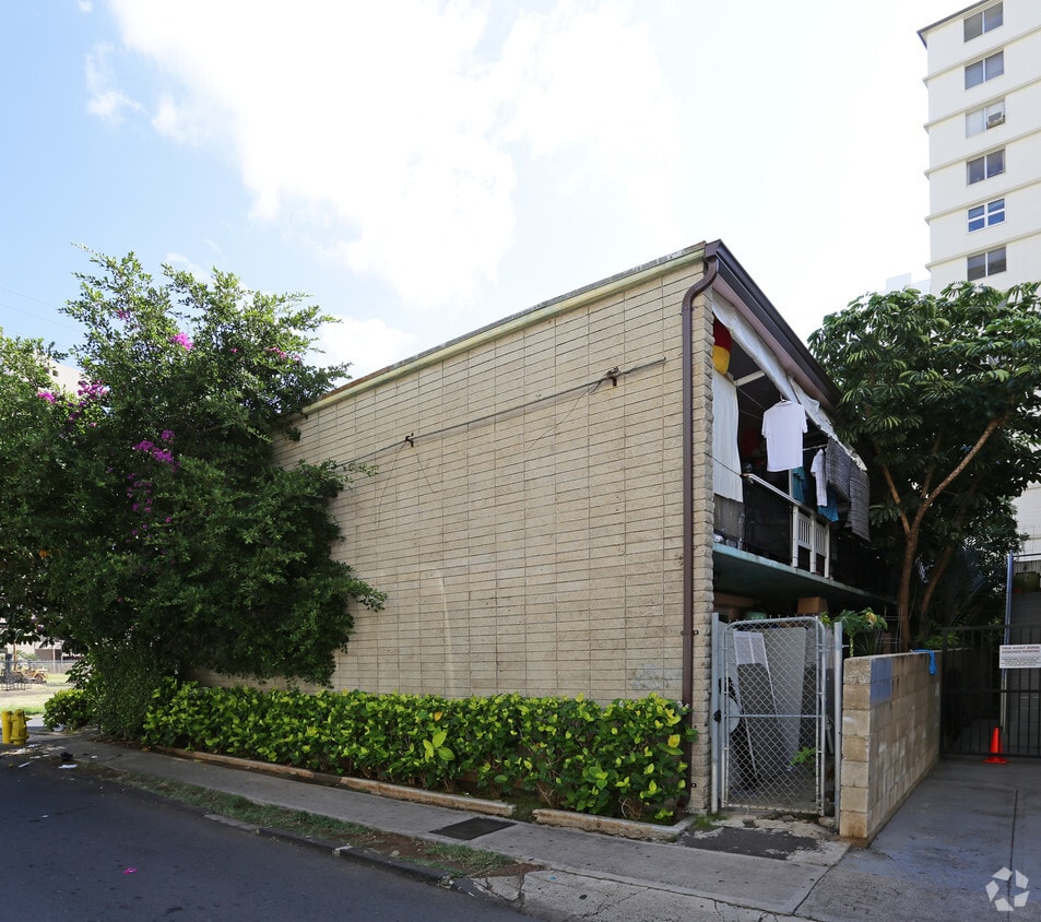 Building Photo - 2467 Cleghorn St