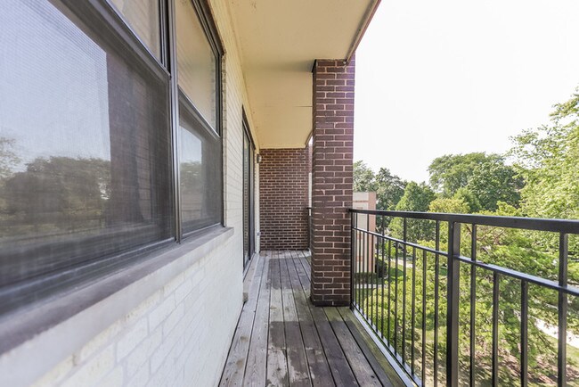 Foto del edificio - 1629 W Shermin Ave 303