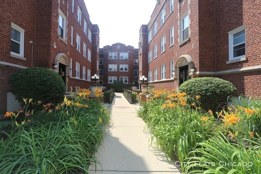 Primary Photo - 6114 N Winthrop Ave
