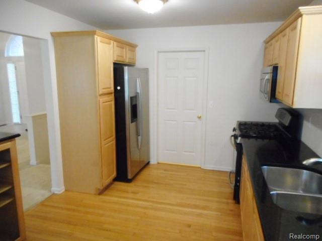 Building Photo - 733 Woodhaven Dr