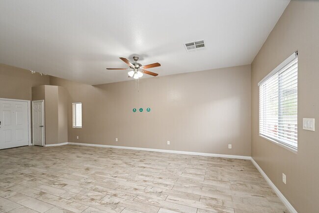 Foto del edificio - 9054 Herring Cove Ave