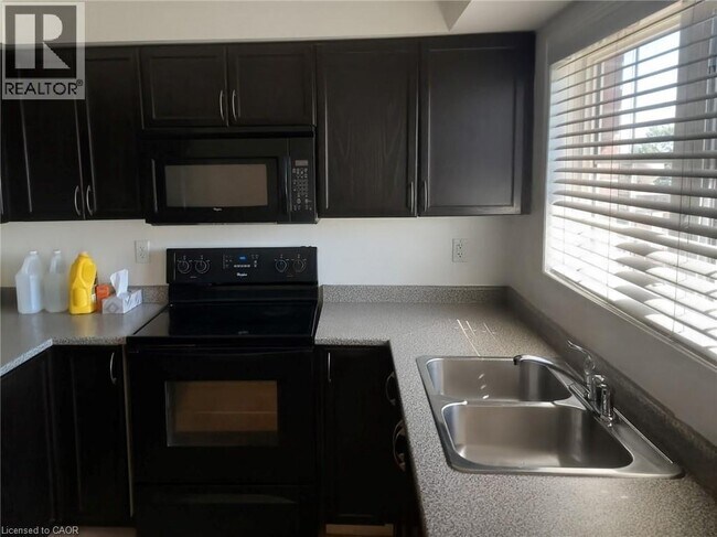 Building Photo - 2579 SIXTH Line Unit# 8