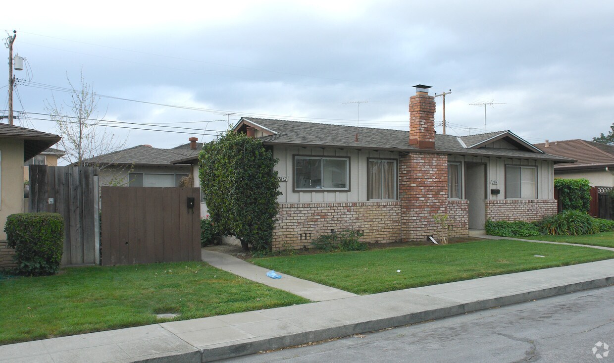 Foto principal - 2832-2834 Regnart Way