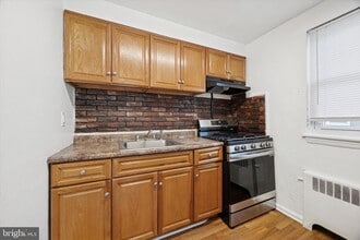 Building Photo - 206 W Parkway Ave