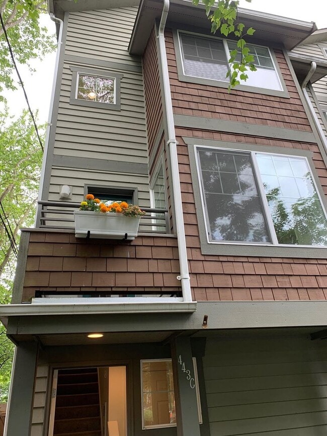 In the heart of Green Lake 3 bed 2.5 bath ... - In the heart of Green Lake 3 bed 2.5 bath ... Townhome