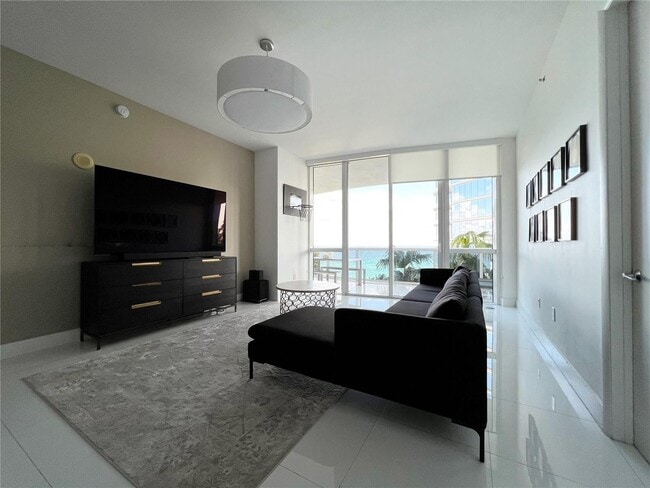 Building Photo - 15811 Collins Ave