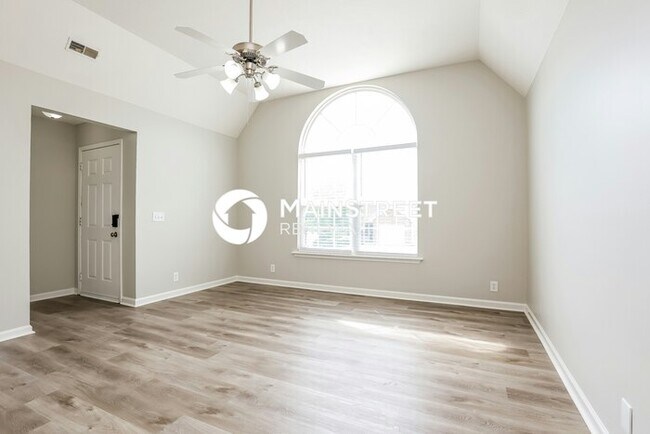 Building Photo - 3 Bedroom Pet-Friendly Home in LA VERGNE, TN with Main Street Renewal